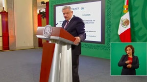 No se dejen engañar, si alguien dice que tiene vacunas están adulteradas, es agua: AMLO