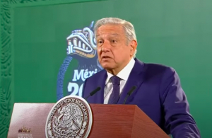 AMLO reprocha a conquistadores Españoles por traer la viruela y no crear vacuna