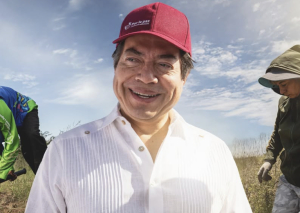 MC denuncia a Mario Delgado por violar la ley al presumir que Sheinbaum deposita las becas a estudiantes