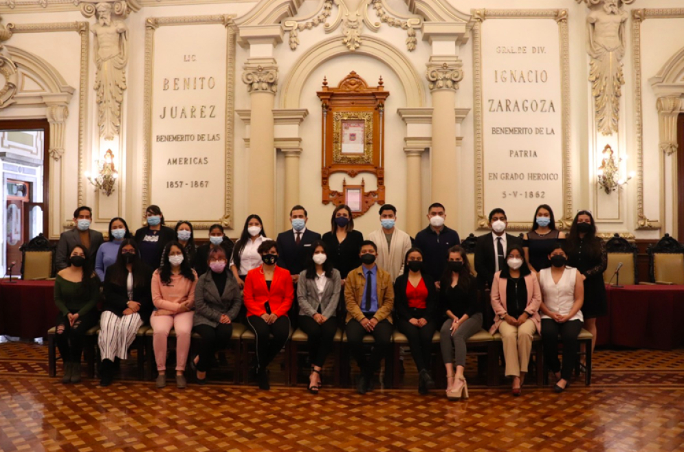 Regidores realizan cabildo universitario con el Tec de Oriente