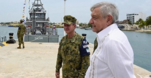 AMLO propone darle atribuciones a la Armada para que combata al crimen organizado