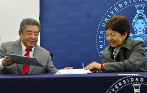 BUAP firma convenio con la Universidad Fuerza Migrante