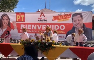 Otra vez le lanzan ‘huevazos’ a Noroña en Hidalgo