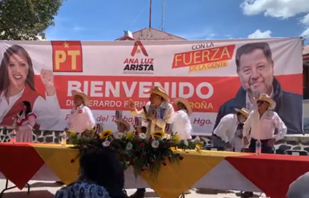 Otra vez le lanzan ‘huevazos’ a Noroña en Hidalgo