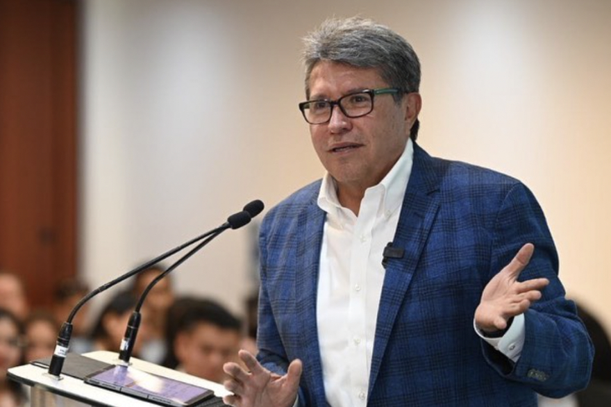 Monreal dice que el egocentrismo y la soberbia son defectos en la política de México