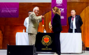 Docente de la BUAP recibe la Medalla al Mérito Criminológico “Alfonso Quiroz Cuarón”