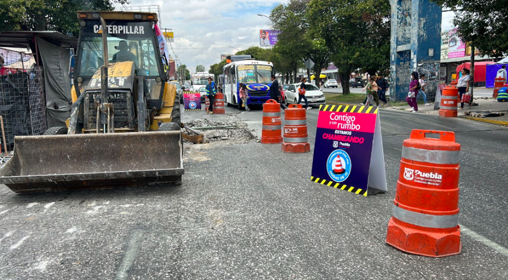 Comienzan reconstrucción de pasos a nivel y retiran puentes antipeatonales