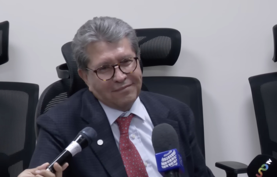 Monreal batea #leyantistickers de diputado de la 4T: “No va a pasar”