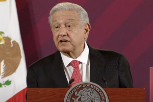 AMLO justifica entrega de medalla a Cienfuegos y acusa mala fe de los medios