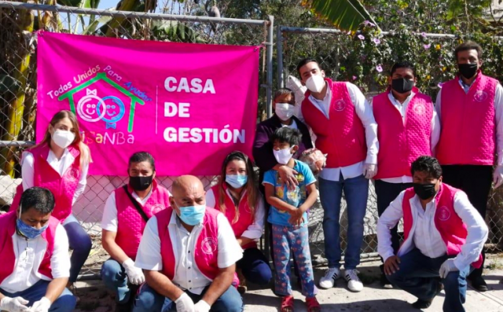IKAL y FISAMBA entregan paquetes alimentarios a poblanos en vulnerabilidad a causa de la pandemia