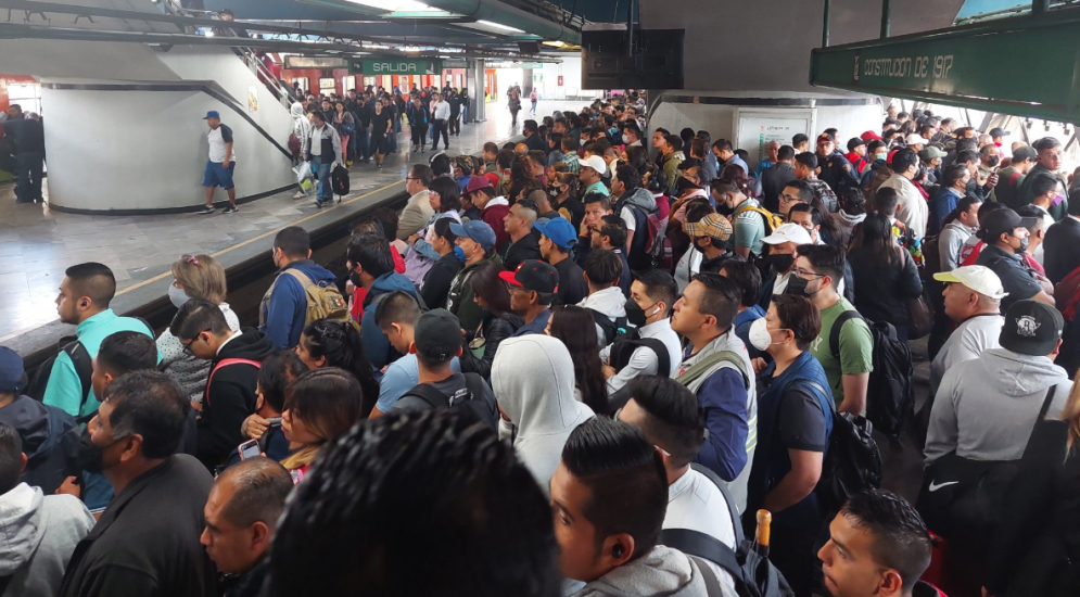 Por avería en tren, Línea 8 del Metro funciona con retrasos este lunes