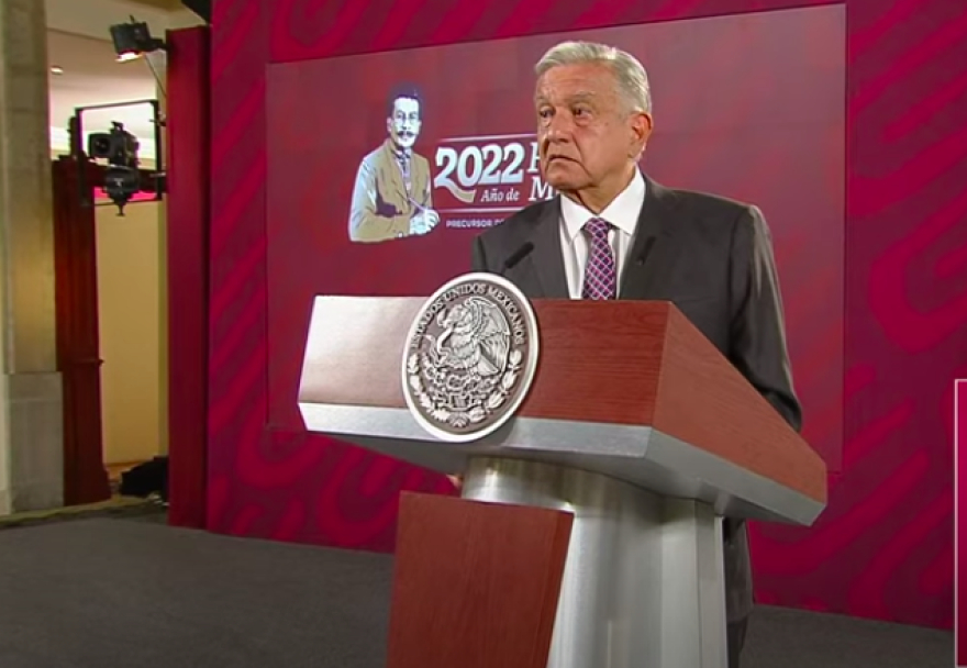 AMLO amaga con hacer ahora una marcha de despedida en 2023