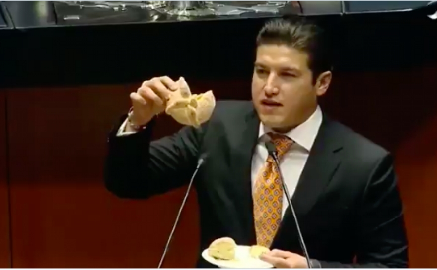 Samuel García explica convenio fiscal con pan de muerto, AMLO arrasaría con todo el pan