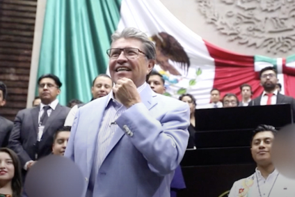 Monreal pide a jóvenes no “aceptar el conservadurismo”: “Es ilusionismo de privilegios”, dice