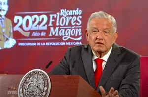 AMLO culpa al “conservadurismo” de contratar artistas para atacar la construcción del Tren Maya