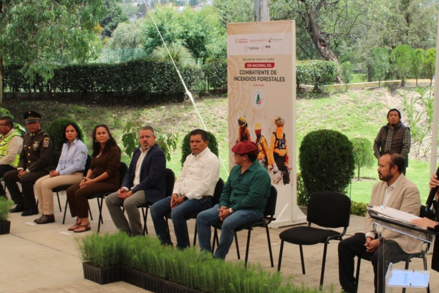 Reconocen a combatientes de incendios forestales