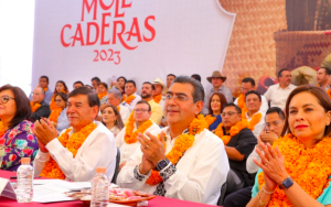 Sergio Salomón nombra al mole de caderas Patrimonio Cultural Intangible de Puebla