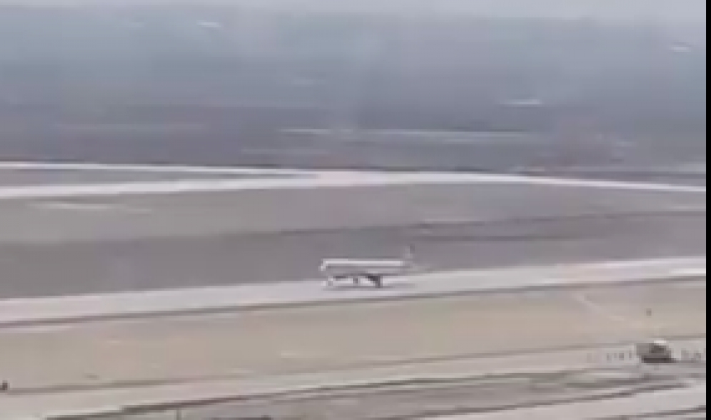 Presume Ebrard primer avión comercial  que aterriza en Aeropuerto Felipe Ángeles