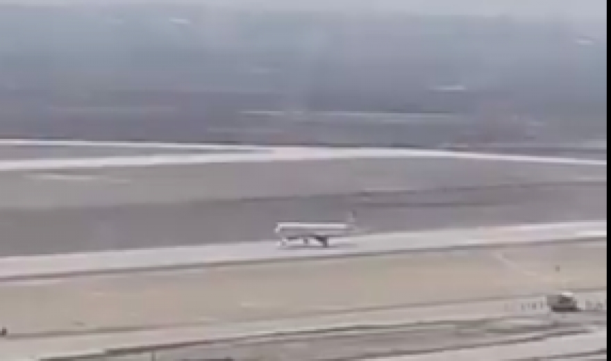 Presume Ebrard primer avión comercial que aterriza en Aeropuerto Felipe Ángeles