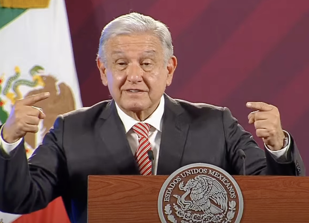 AMLO anuncia que denunciará al abogado de Genaro García Luna por calumniarlo