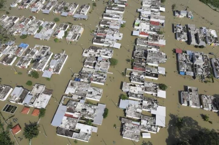 Tabasco tiene 200 mil afectados por las inundaciones provocadas por un mal desfogue de la Presa "Peñitas" .