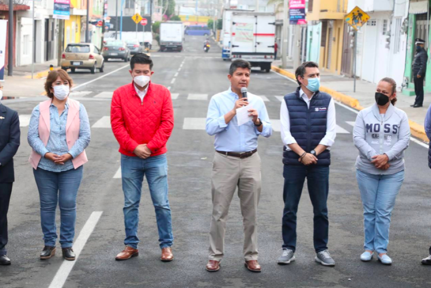 Entrega Lalo Rivera nueva obra en la 55 sur