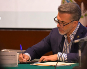 Sergio Mayer abandona Morena por "motivos personales"