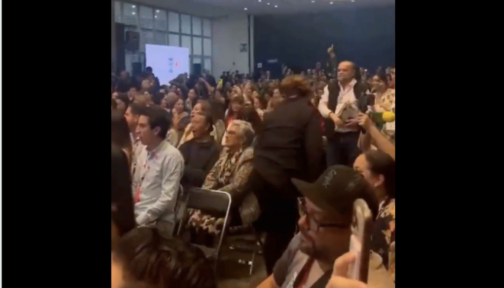 Abuchean a Sheinbaum en la FIL Guadalajara 2025