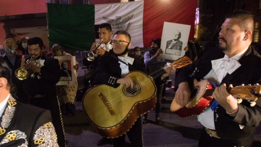 Serenata a AMLO