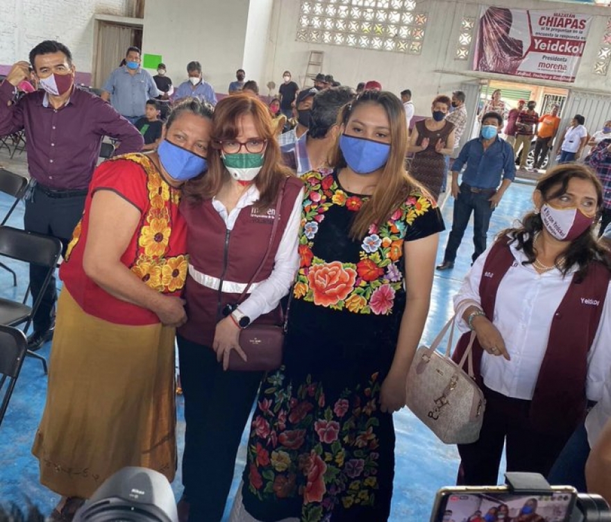 Yeidckol Polevnsky en un mitin