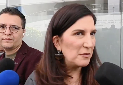 Kenia López advierte guerra desde el poder contra periodistas incómodos al régimen