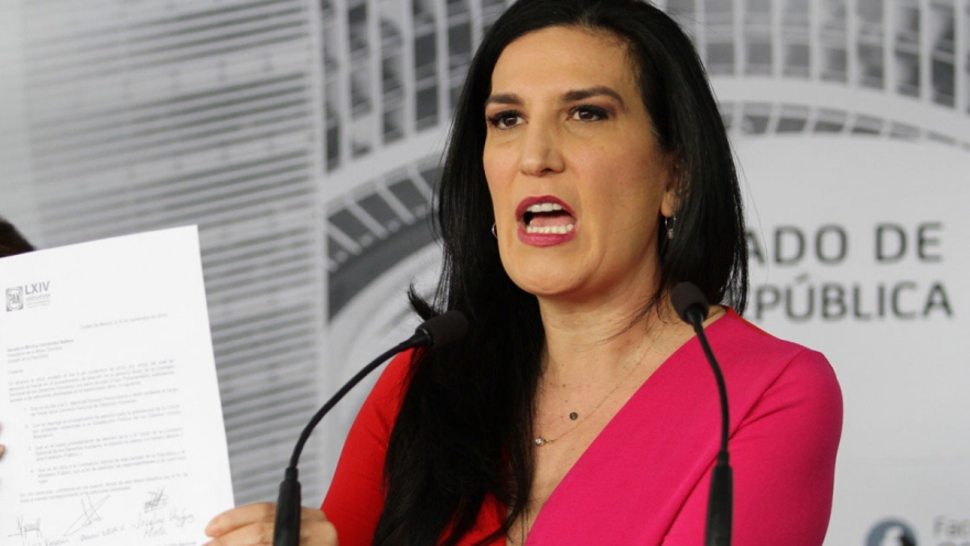 Usted siga comiendo, no se preocupe por los verdaderos problemas: Kenia López a AMLO