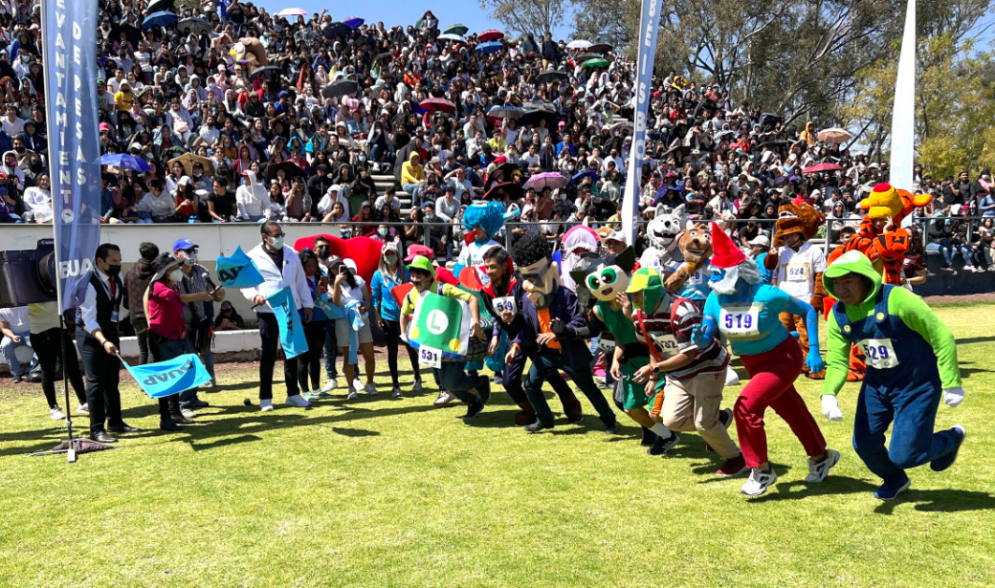 BUAP lleva a cabo su carrera de botargas &quot;BUAPITO y sus amigos&quot;