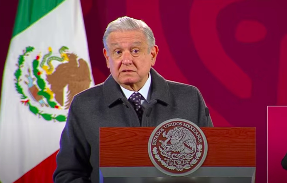 AMLO defiende que el Vaporub funciona contra el COVID-19