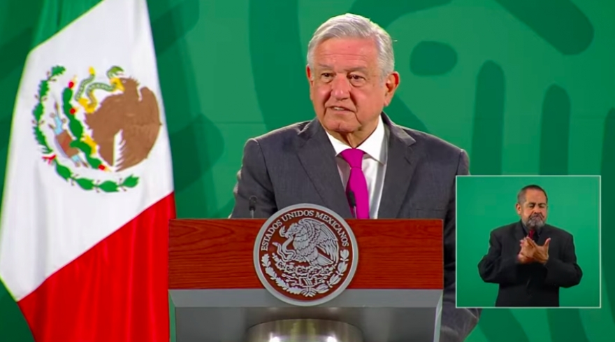AMLO afirma que en 2023 dejaremos de comprar gasolina
