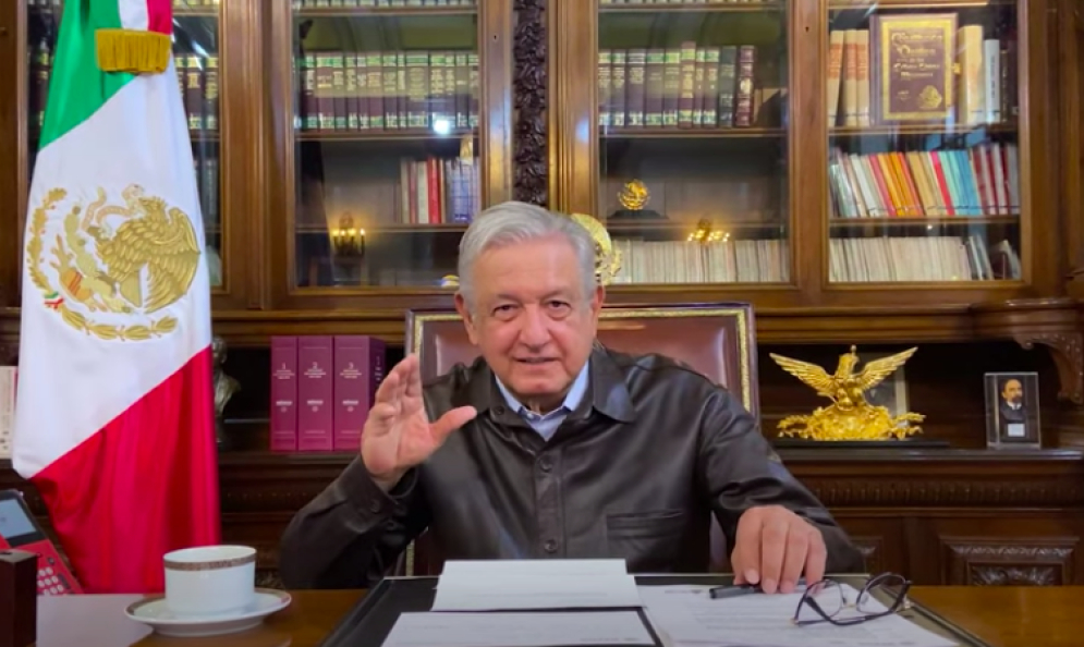 AMLO recomienda Vaporub, miel con limón y hasta caricias contra la variante ómicron