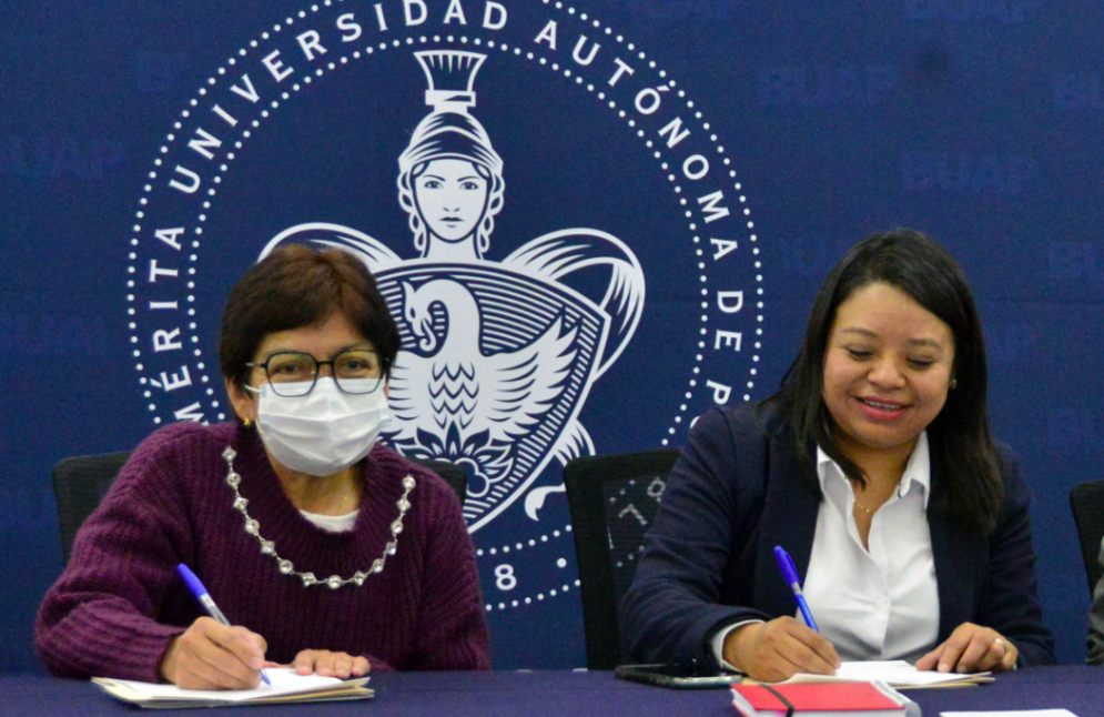 BUAP firma contratos colectivos de trabajo con SITBUAP y ASPABUAP con aumento del 4%