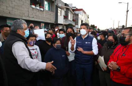 Lalo Rivera hace caminata con vecinos de la Joaquín Colobres