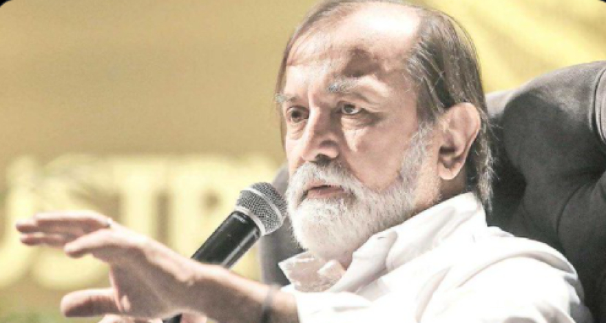 Epigmenio Ibarra presume que promoverá consulta porque "siempre es honor estar con Obrador