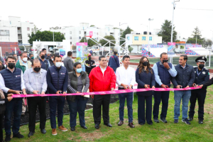 Entrega Ayuntamiento de Puebla rehabilitación del complejo deportivo de Loma Bella