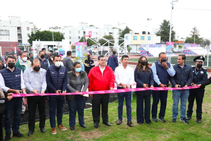 Entrega Ayuntamiento de Puebla rehabilitación del complejo deportivo de Loma Bella