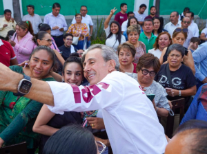 Pepe Chedraui se reúne con representantes del sector educativo