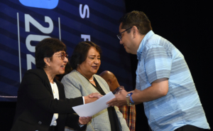 Lilia Cedillo entregó reconocimientos por antigüedad a 430 docentes y 248 administrativos
