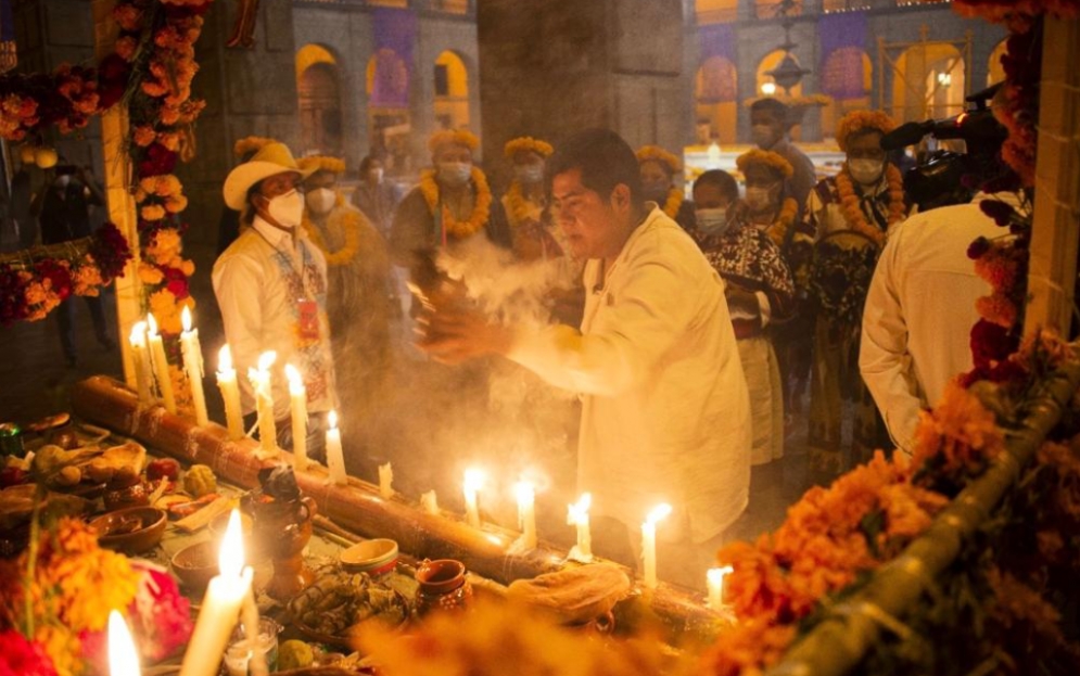 Encendido de velas en Palacio Nacional