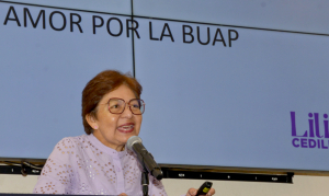 Lilia Cedillo participa en la Noche con las Estrellas en la preparatoria Emiliano Zapata