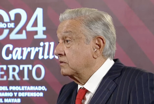 AMLO pide a normalistas de Ayotzinapa “no abusar” en sus protestas