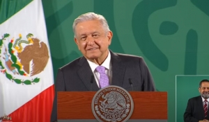 Bromea AMLO con frase de EPN  &quot;faltan 15 días para la consulta, menos, 20&quot;