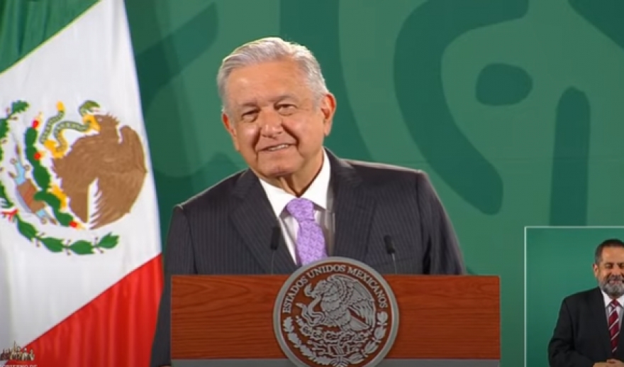 Bromea AMLO con frase de EPN "faltan 15 días para la consulta, menos, 20"
