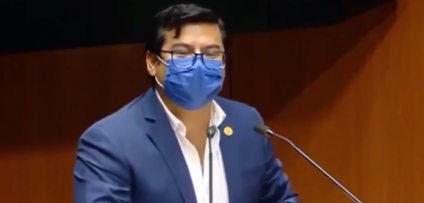 Diputado del PAN regala cubrebocas a Noroña; "es un irresponsable"