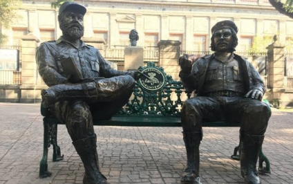 Estatuas de Fidel Castro y "Che" Guevara en CDMX